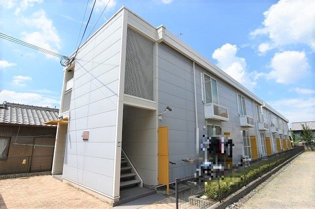 レオパレスエザーンスの外観画像