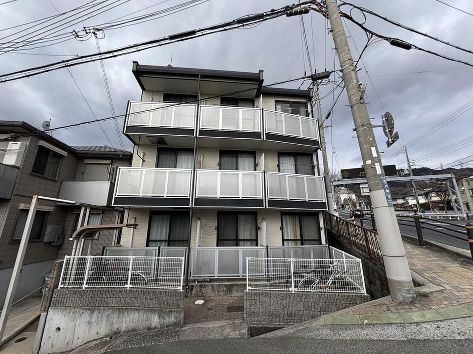 レオパレスルーエ六甲の外観画像