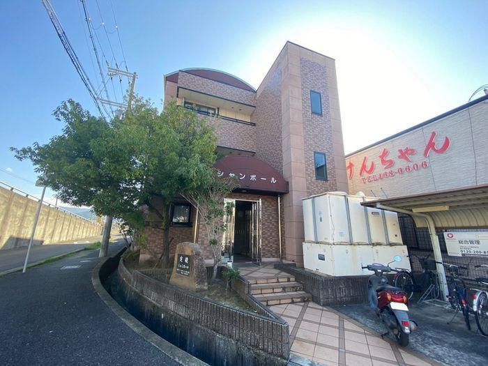 シャンポールの外観画像