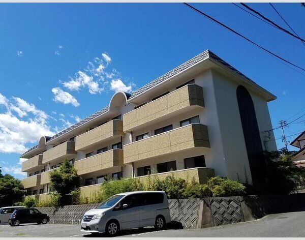 メゾンシャルマンA棟の外観画像