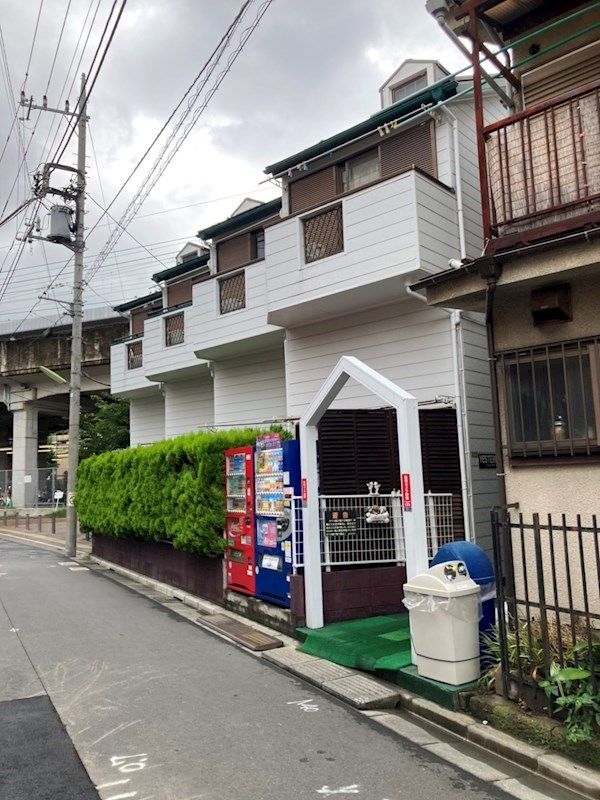 イエスタディの外観画像