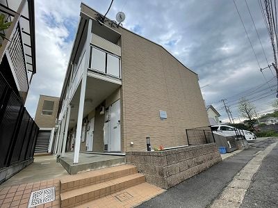 レオパレスアースリー生田の外観画像