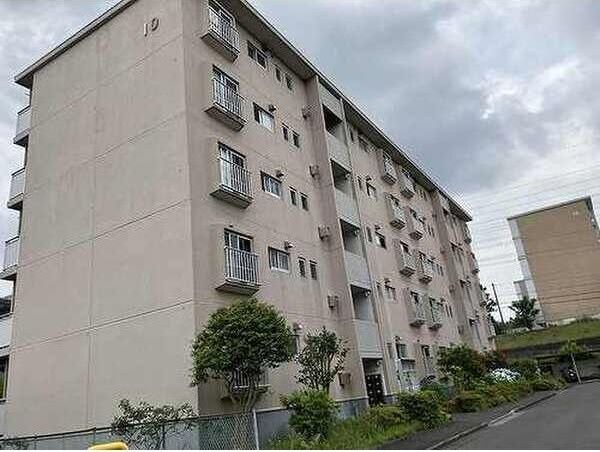 上郷西ケ谷団地壱〇号棟の外観画像