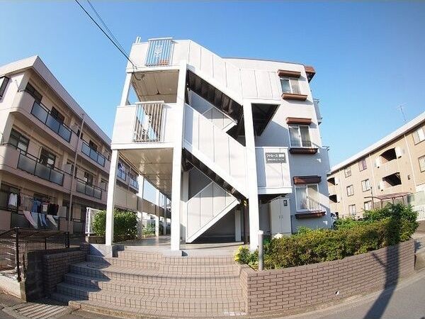 ファミーユ関野の外観画像