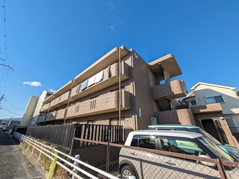 クラウド・ドエムの外観画像