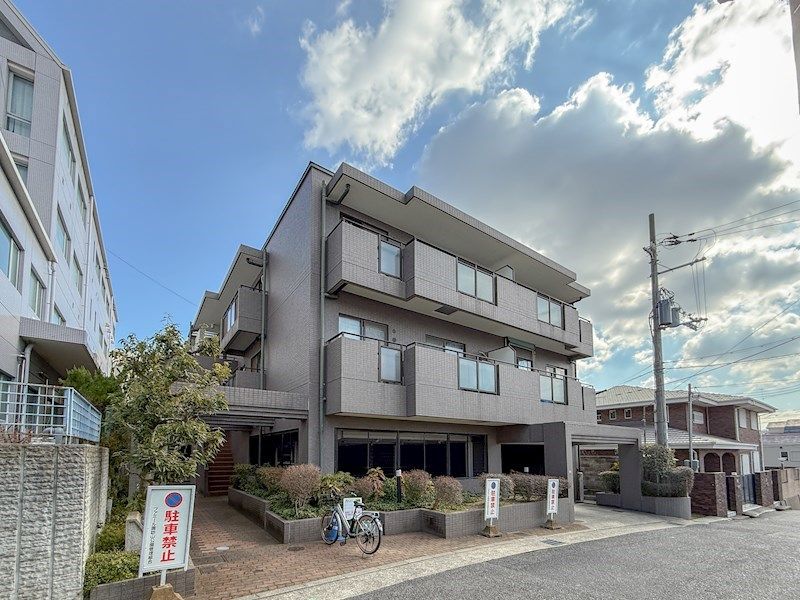 ファミール諏訪山公園の外観画像