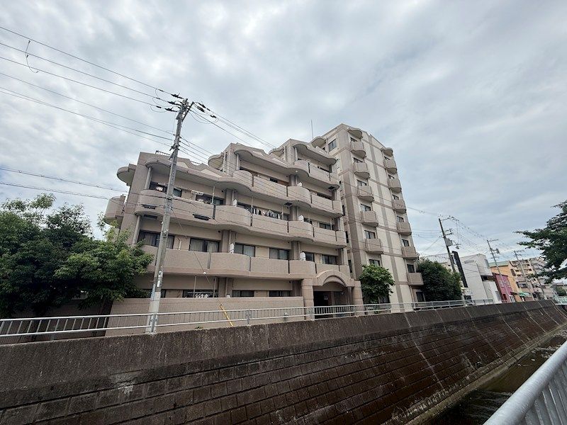 サンプラザ本山南の外観画像