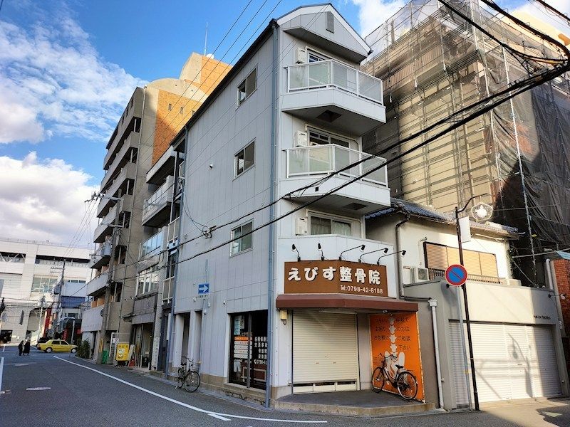 ハウスリーブスの外観画像