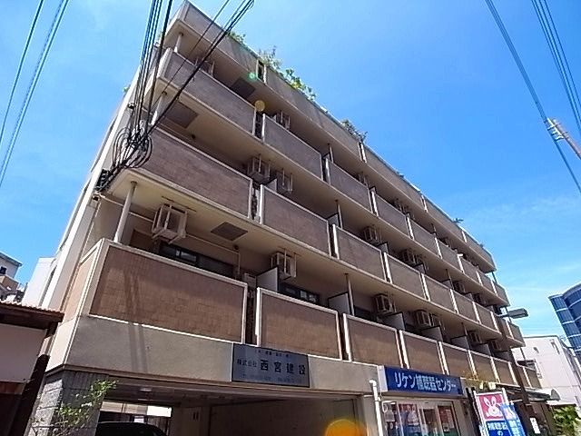 ウエストパレスの外観画像