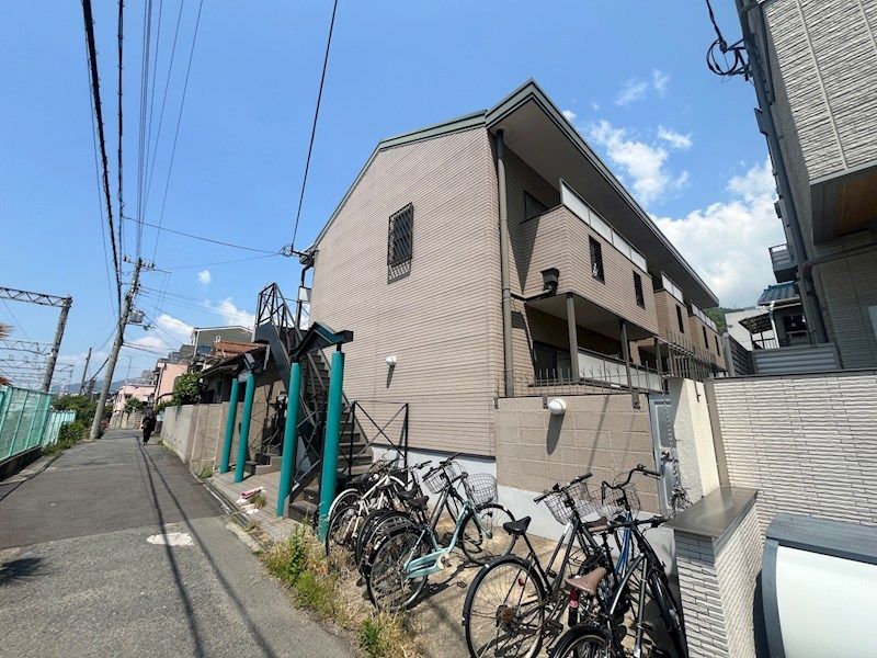 フローレス岡本の外観画像