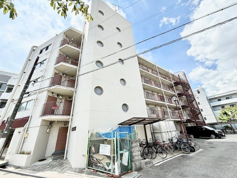 シャトルヨネの外観画像