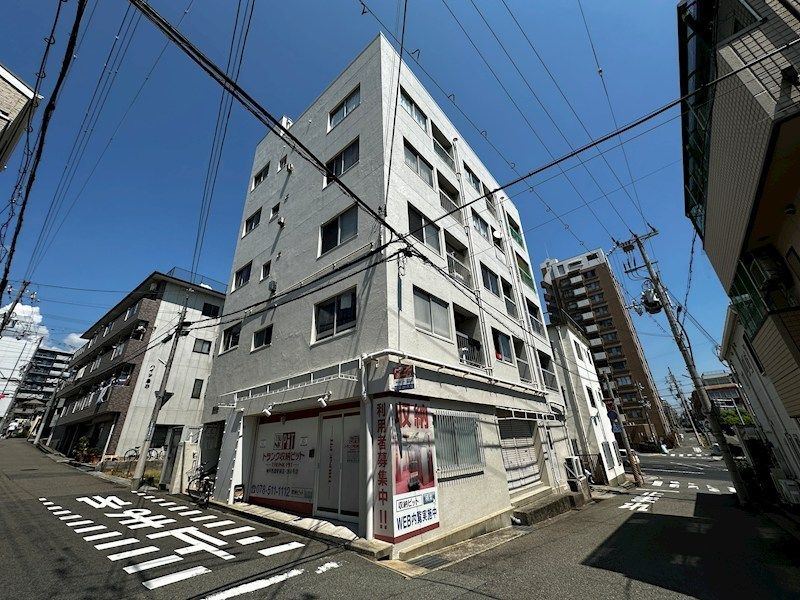 ベース・ワンの外観画像
