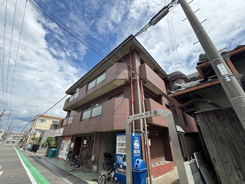 ロイヤル甲子園の外観画像