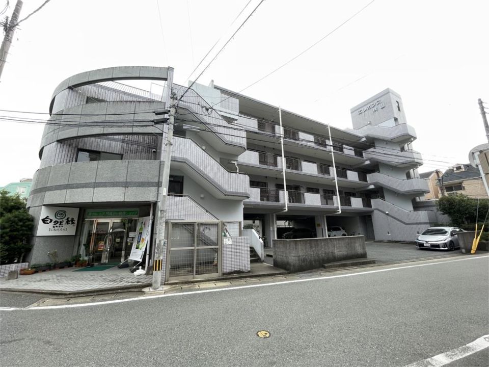 エレガンス秋山の外観画像