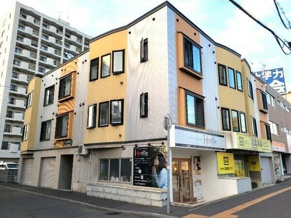 レユシール参番館の外観画像