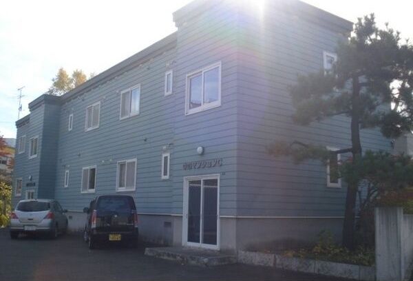 中のマンションDの外観画像