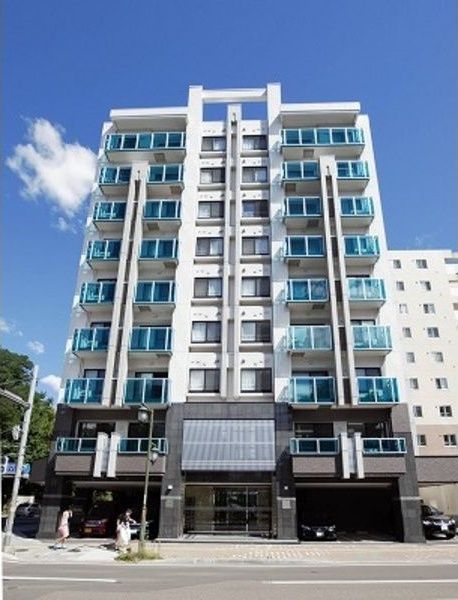 ノヴァ知事公館前の外観画像