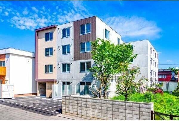 エアフォルク学園前の外観画像