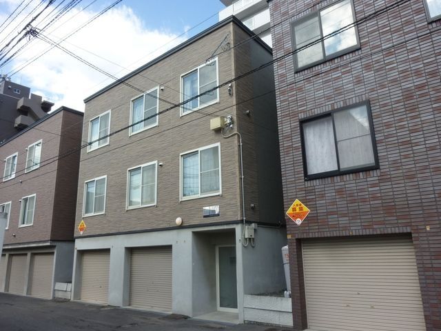 ミネルバ II号館の外観画像