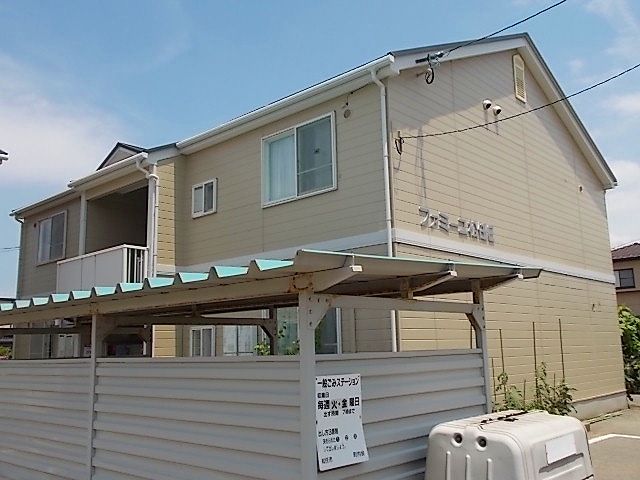 ファミーユ松任Eの外観画像