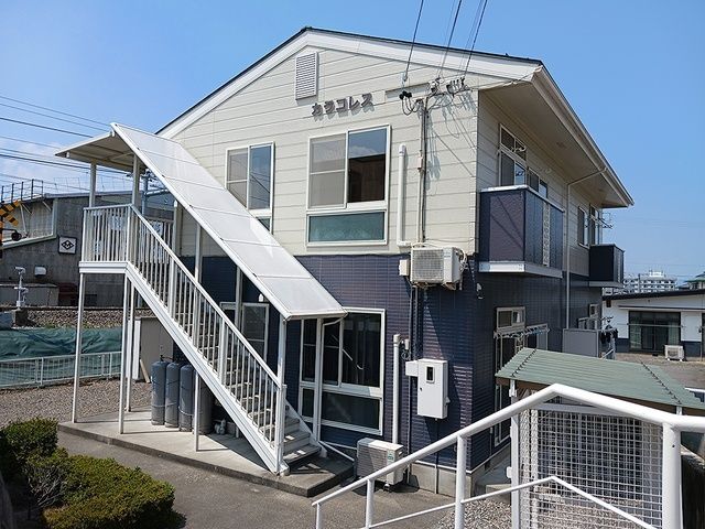 カラコレスの外観画像
