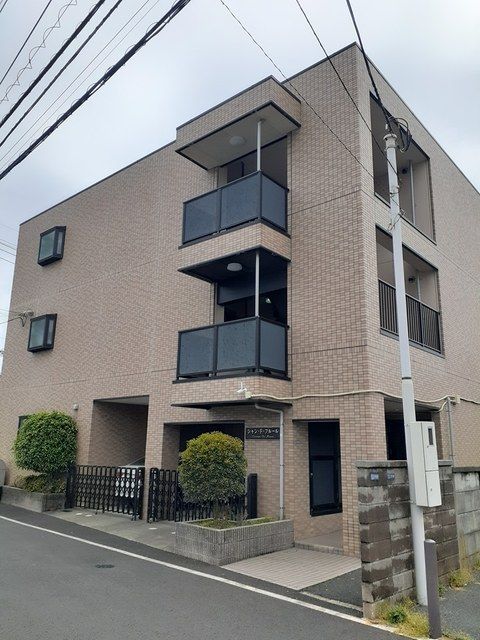 シャン・ド・フルールの外観画像