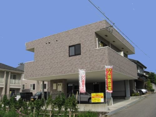 アレーヌシャトーⅡの外観画像