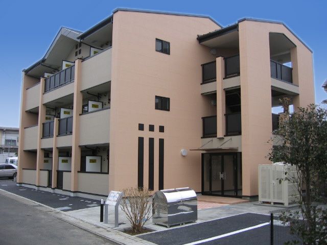 ニューサークルの外観画像