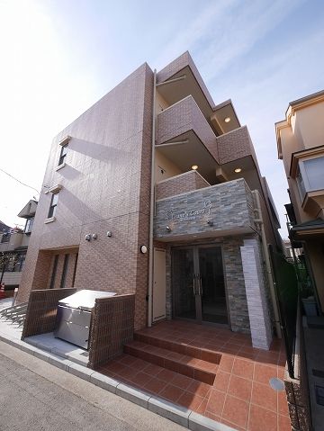 クレインズコートの外観画像