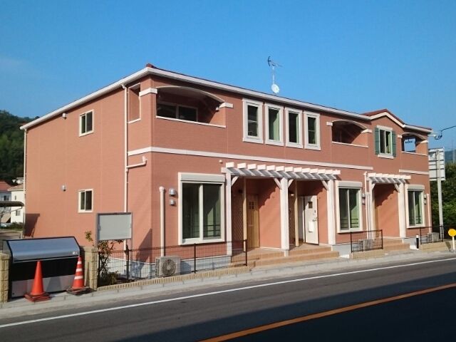 5th Avenue Bの外観画像