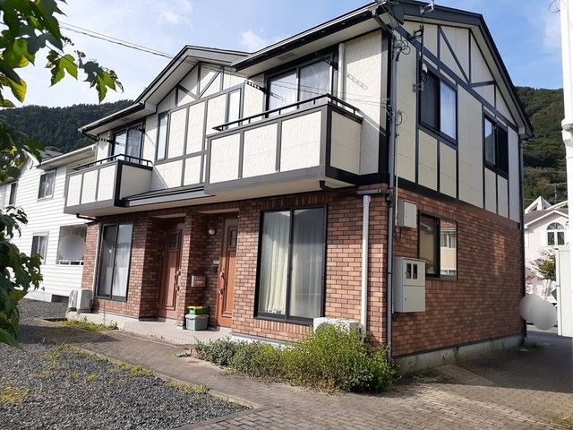 フォー・クラブ・タウンBの外観画像