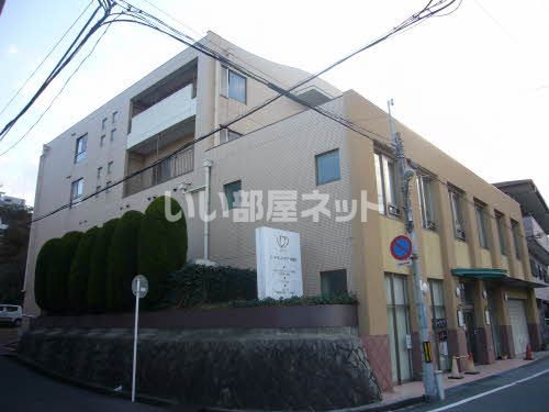 アネシス学園前の外観画像