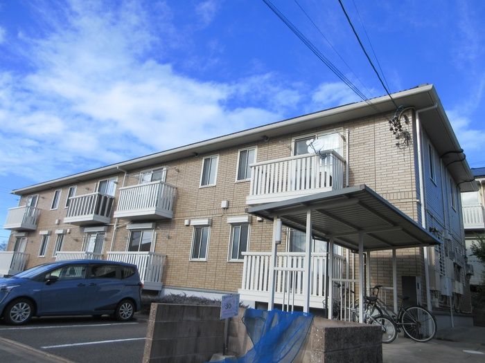 クレストヒルズ B棟の外観画像