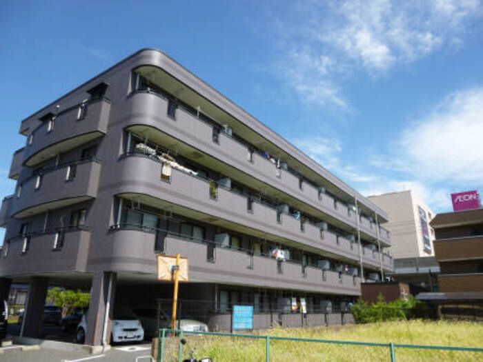 アルファークレストの外観画像