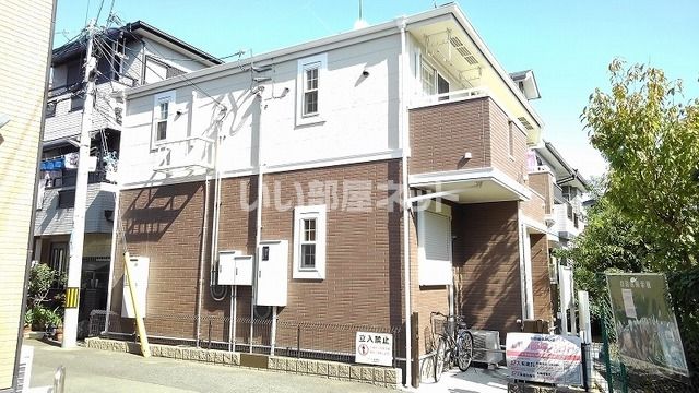 アマール・パードレスの外観画像