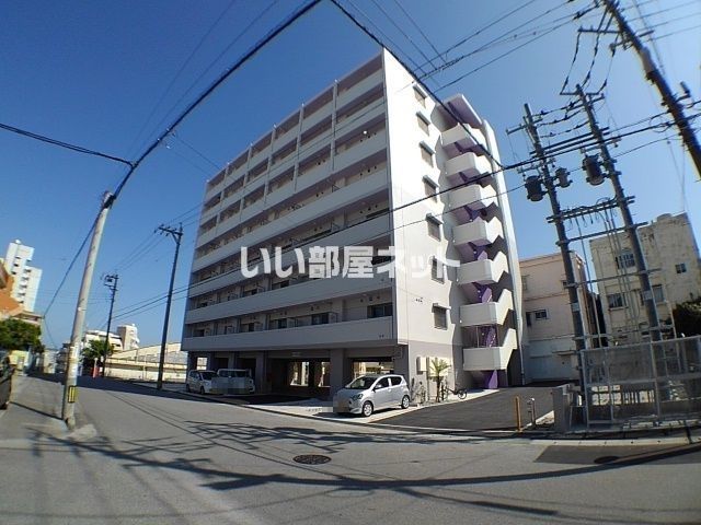 モダンテラス中央の外観画像