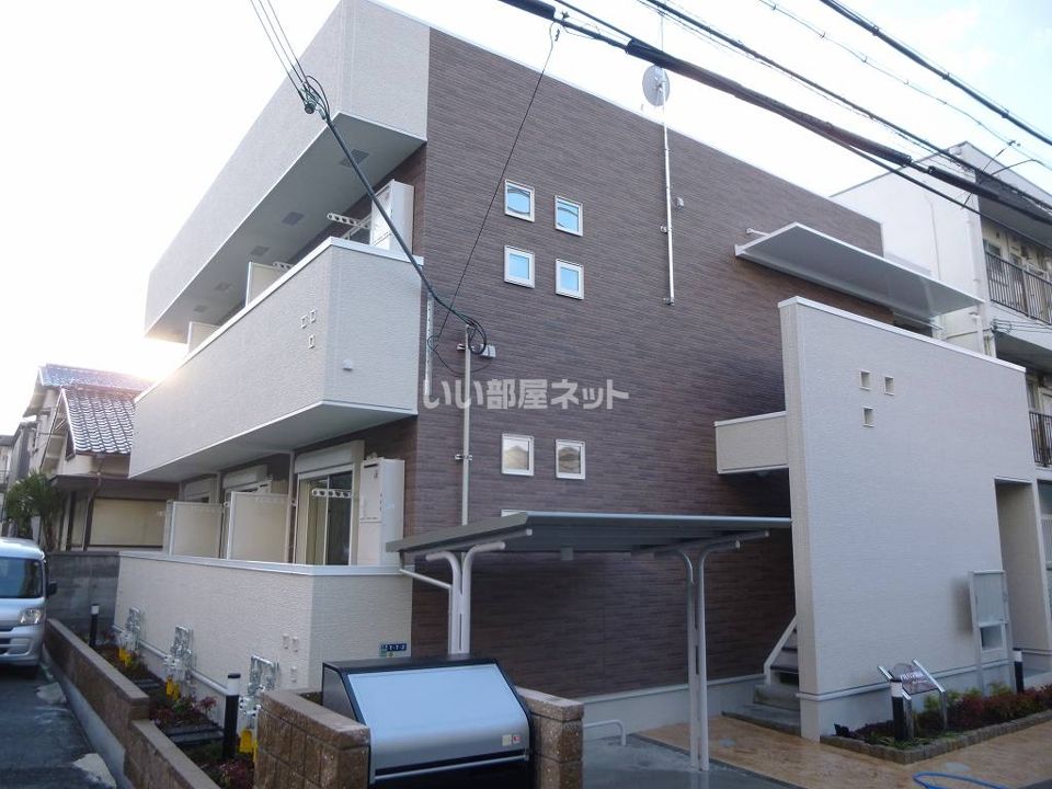 アルバ学園前の外観画像