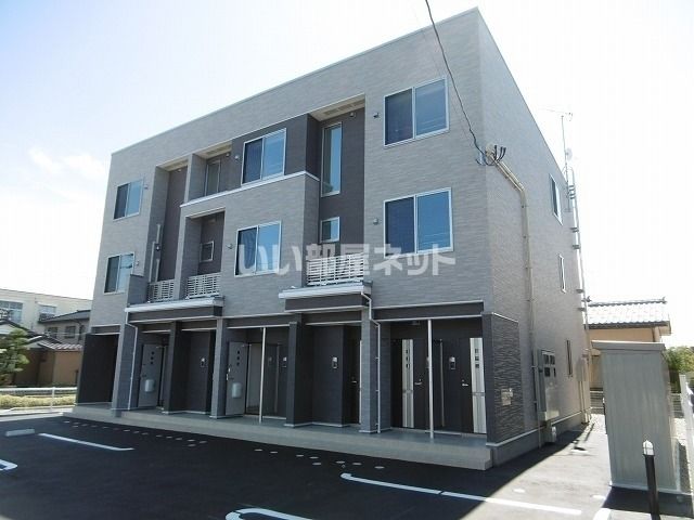 セブン・トゥエルヴ・サーティの外観画像