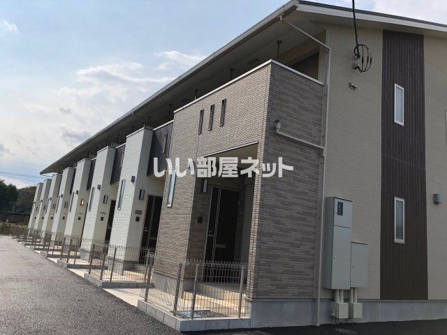La fraise楡木駅前の外観画像
