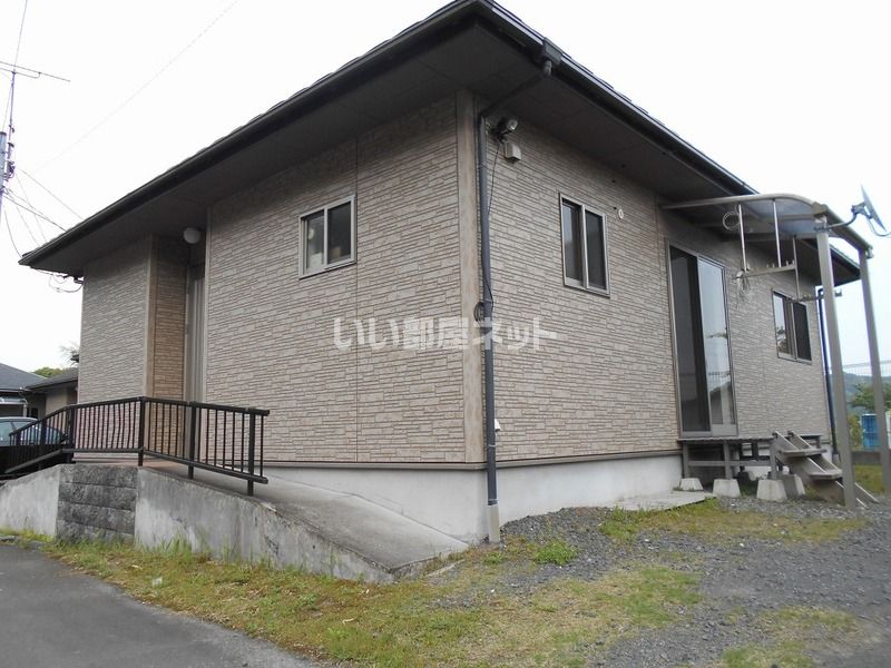 西光寺ファミリアC棟の外観画像