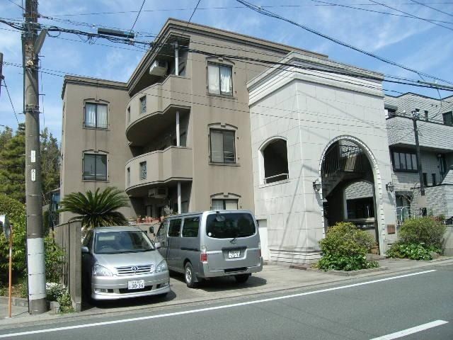 クィーンズコート広沢の外観画像