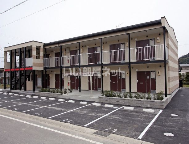 レオパレス三ヶ根Aの外観画像