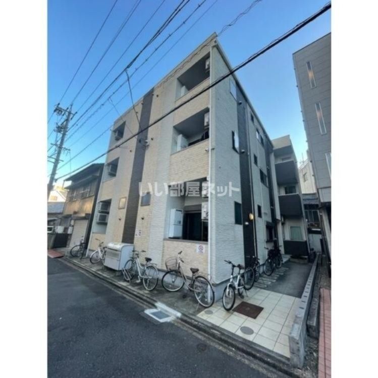 CRESTの外観画像