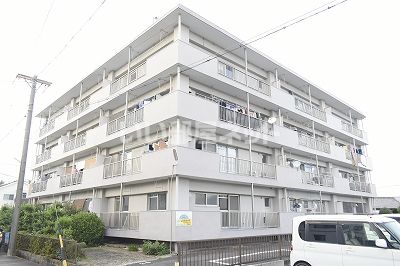 柏原農住団地F棟の外観画像