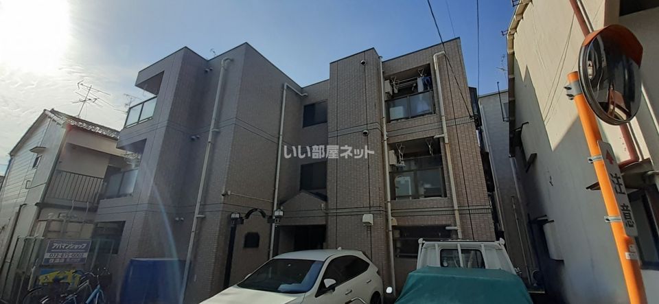アンビエント三箇の外観画像
