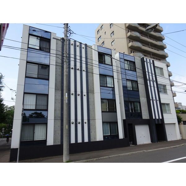 ガーデンハウス美術館前の外観画像
