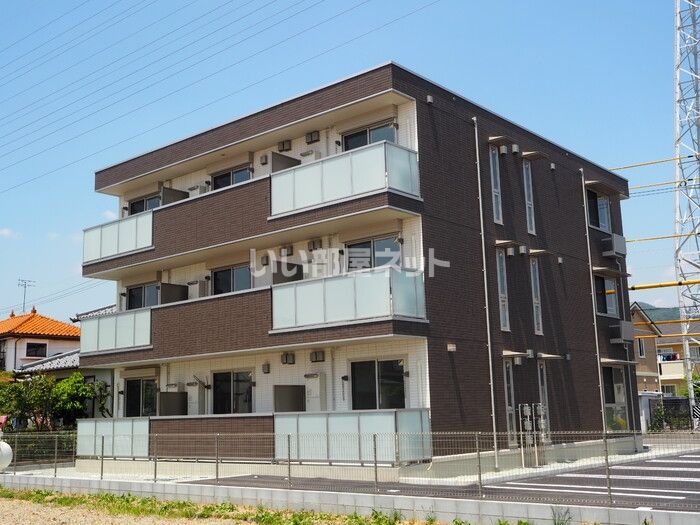 Mela rossa(メーラ ロッサ)の外観画像