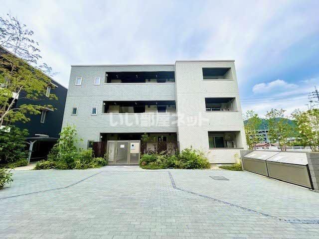 シャーメゾンステージ新山口 A棟の外観画像