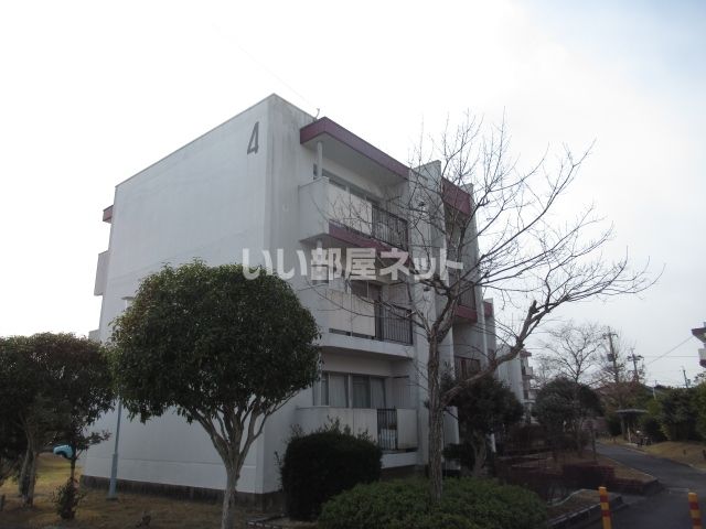 グランドヒルズ桔梗が丘 4号棟の外観画像