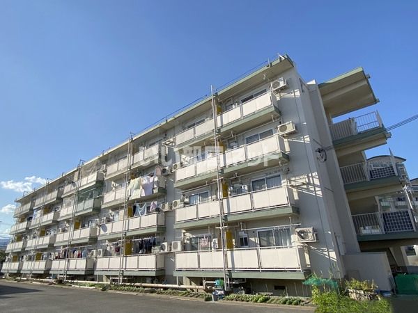 ビレッジハウス鴻池4号棟の外観画像